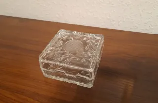 Caja cristal tallado con canicas