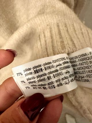 Vestido punto grueso cuello alto beige. talla gran