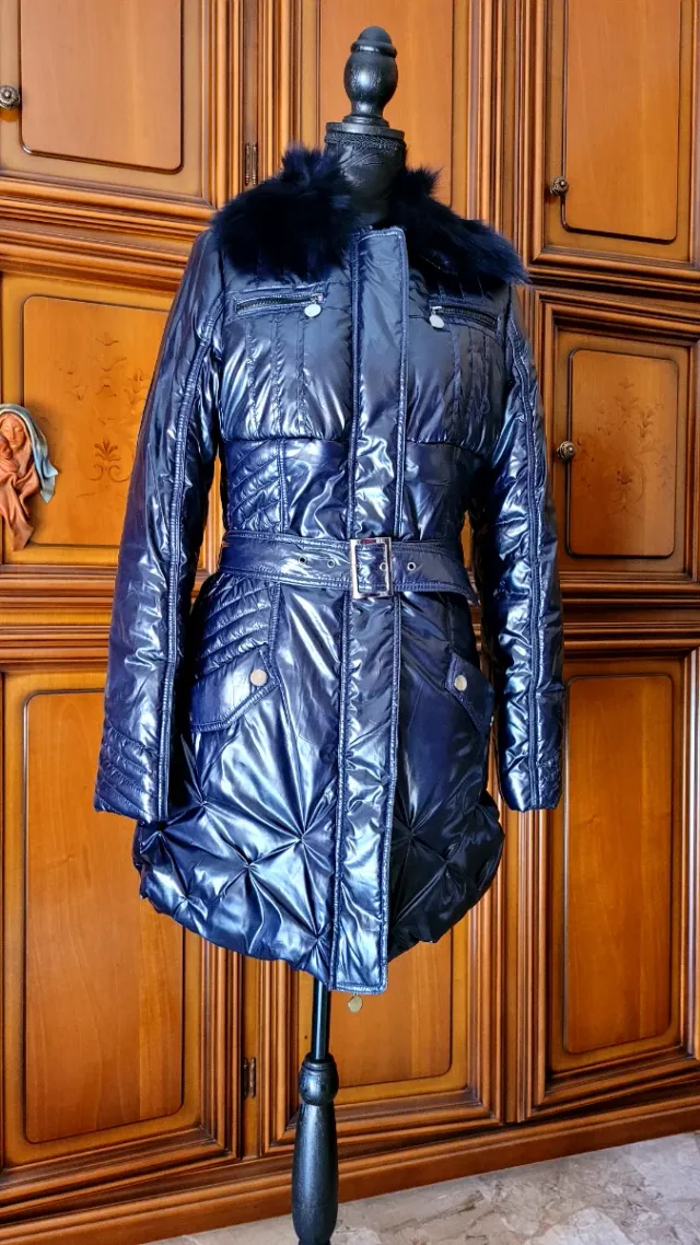 Piumino con pelliccia blu