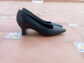 Zapatos de piel de Pedro Millalles tacón medio