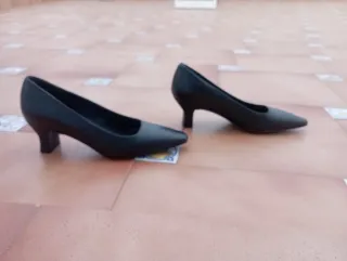 Zapatos de piel de Pedro Millalles tacón medio