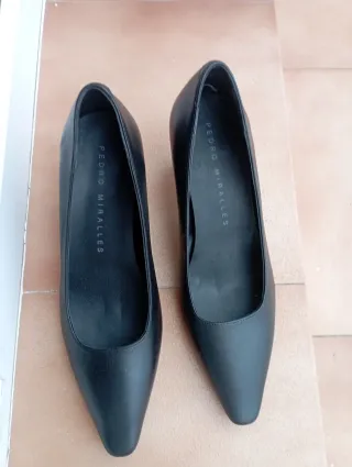 Zapatos de piel de Pedro Millalles tacón medio