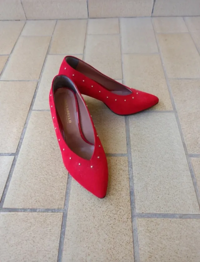 Scarpe rosse con borchie