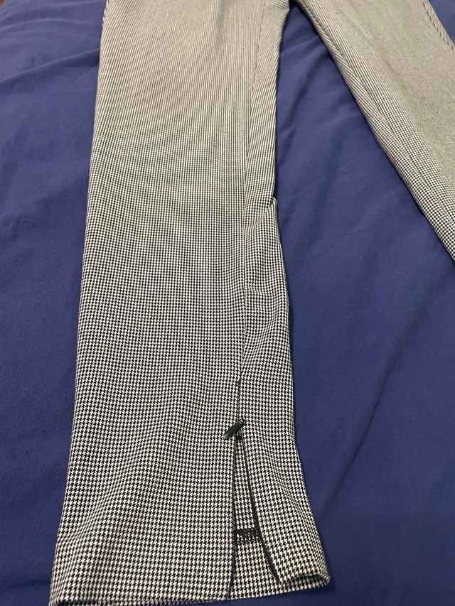 Pantalón de mujer gris y blanco