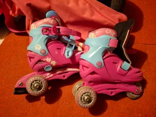 Patines rosas y azules para niña