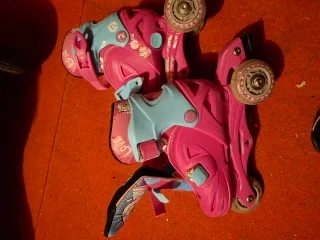 Patines rosas y azules para niña
