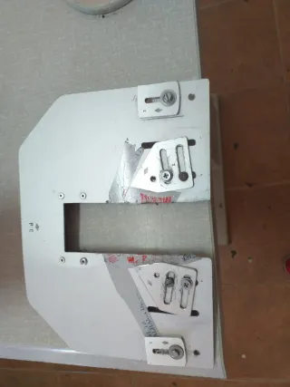 2 Máquinas Ojales y 2 Máquinas Botones