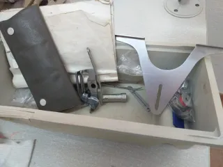 2 Máquinas Ojales y 2 Máquinas Botones