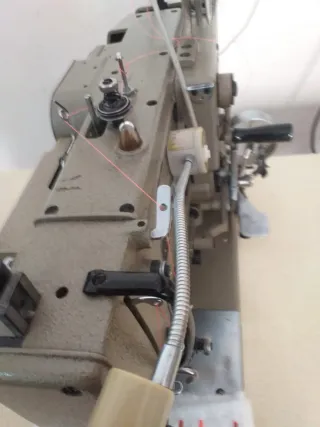 2 Máquinas Ojales y 2 Máquinas Botones