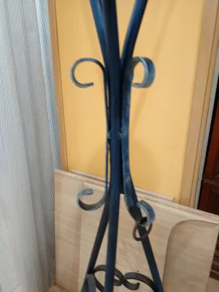 Perchero de forja artesanal