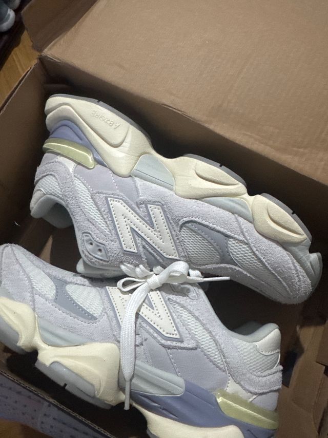 New Balance 9060 Gris y Blanco