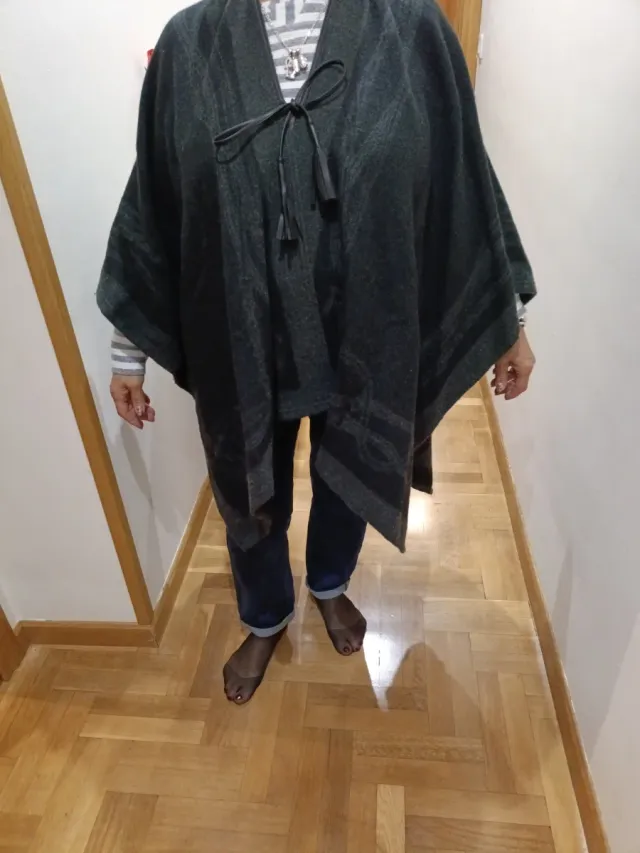 Capa mujer negra y gris talla única