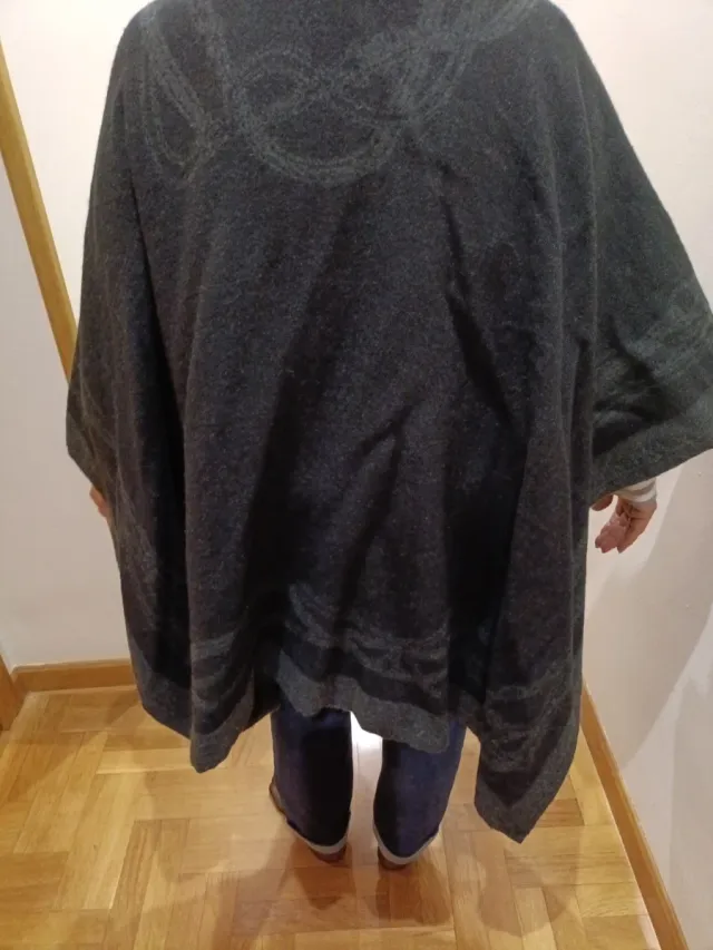 Capa mujer negra y gris talla única