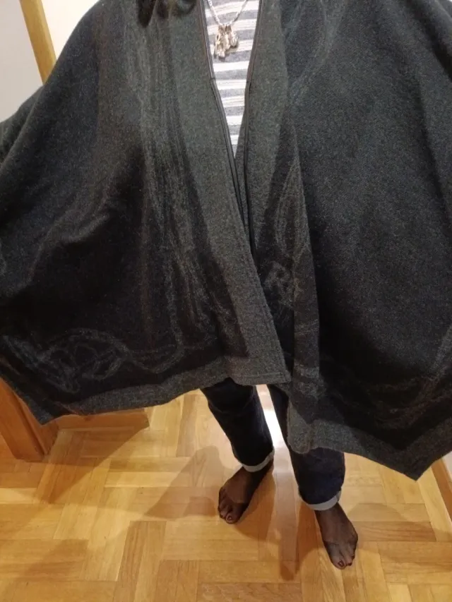 Capa mujer negra y gris talla única