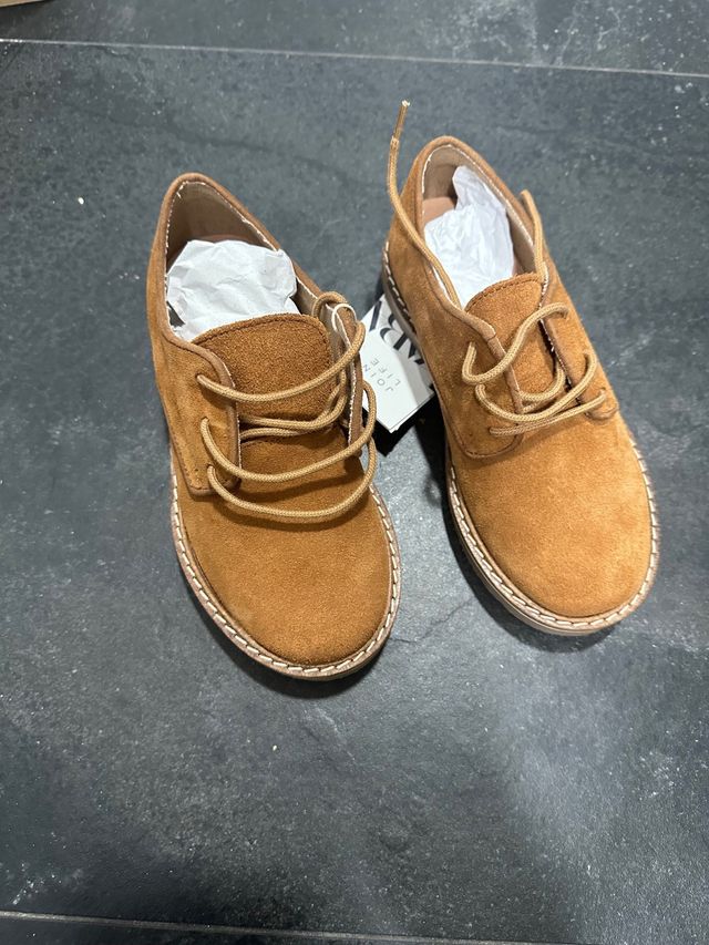 Zapatos de ante para niño. Talla 30