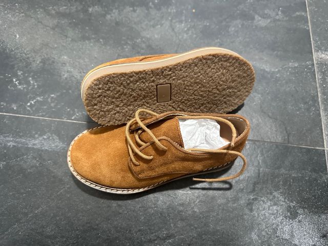 Zapatos de ante para niño. Talla 30