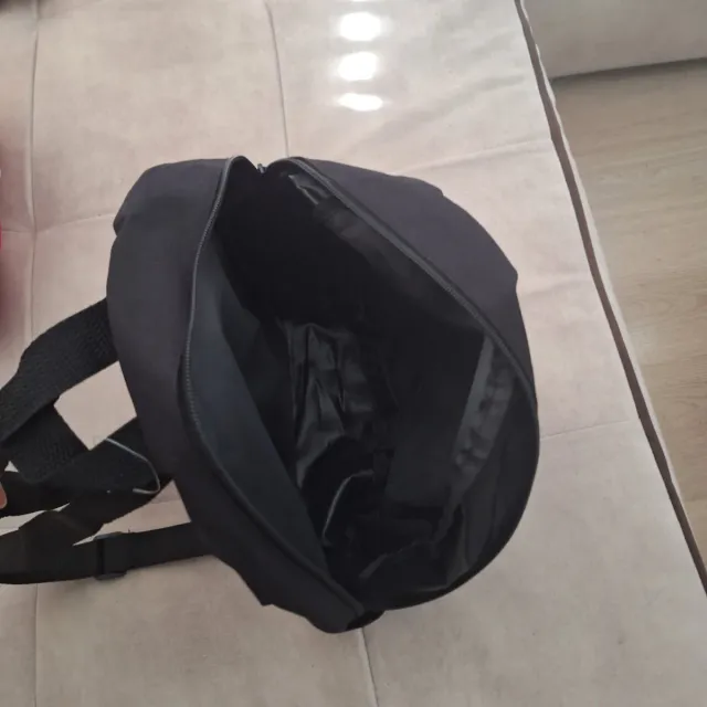 Mochila pequeña negra