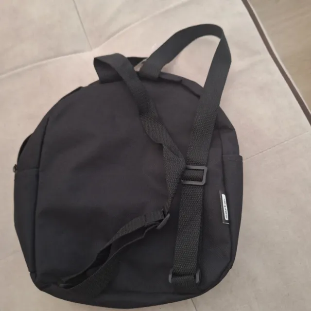 Mochila pequeña negra