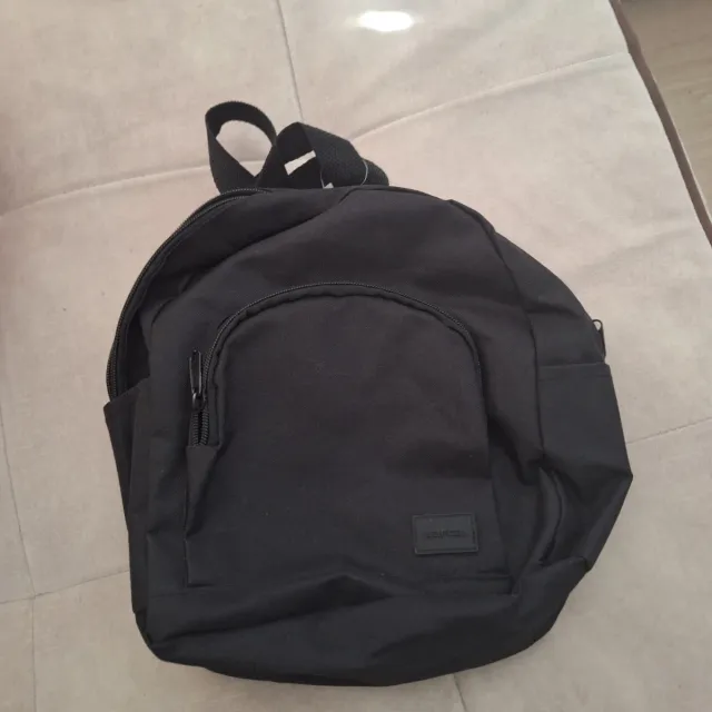 Mochila pequeña negra