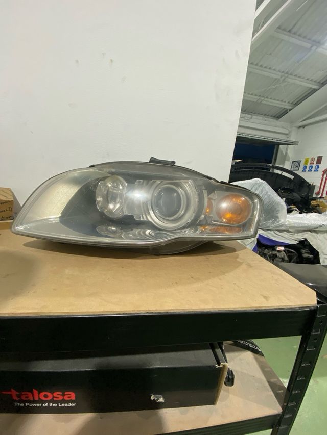 Faro derecho Audi A4