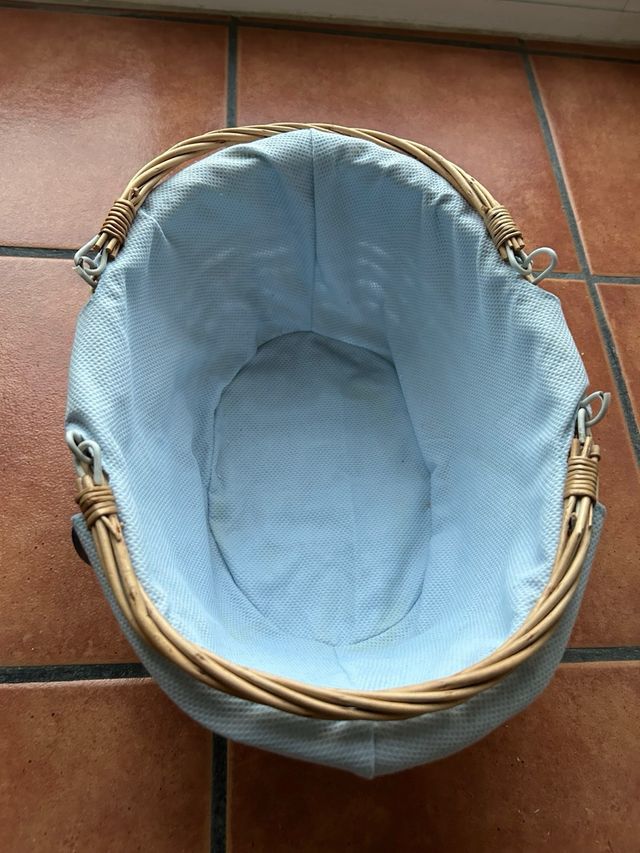 Cesta mimbre forrada azul