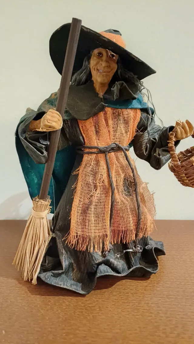 Brujita decorativa Halloween