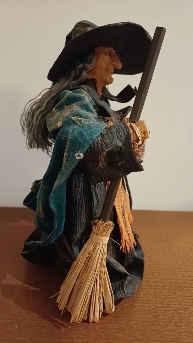 Brujita decorativa Halloween