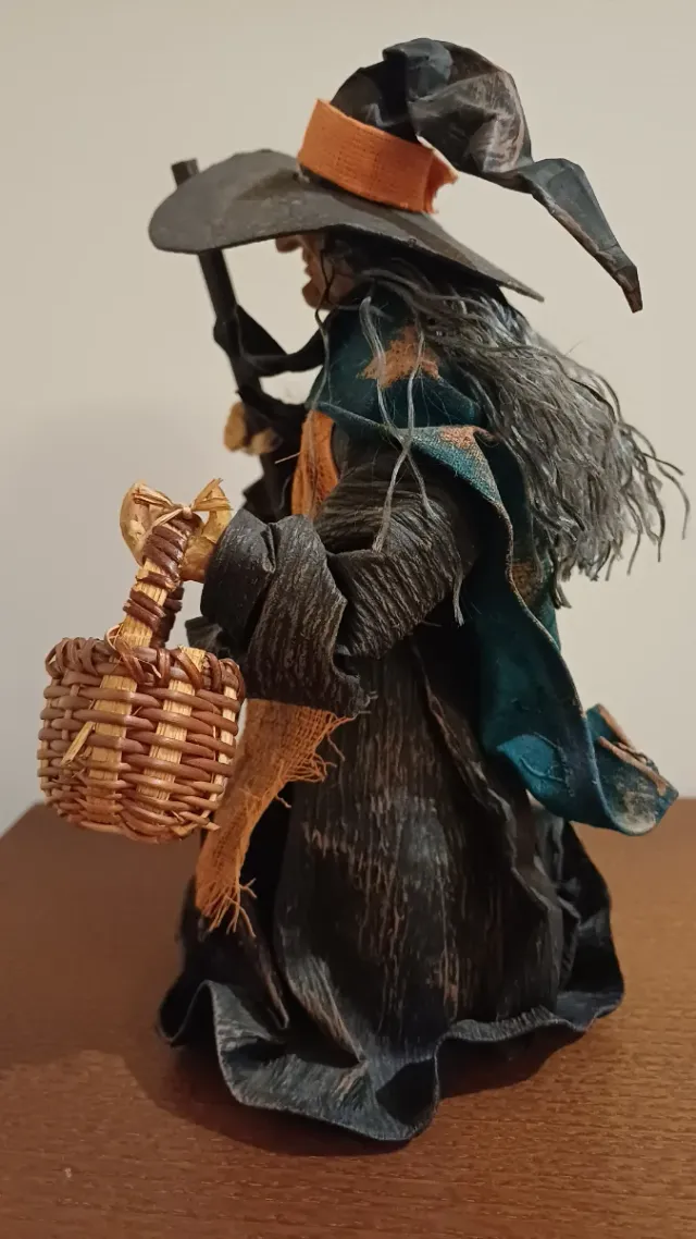 Brujita decorativa Halloween