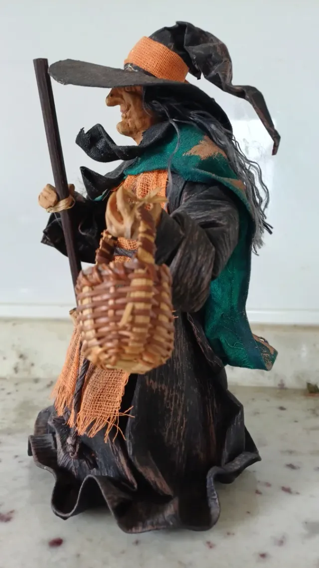 Brujita decorativa Halloween