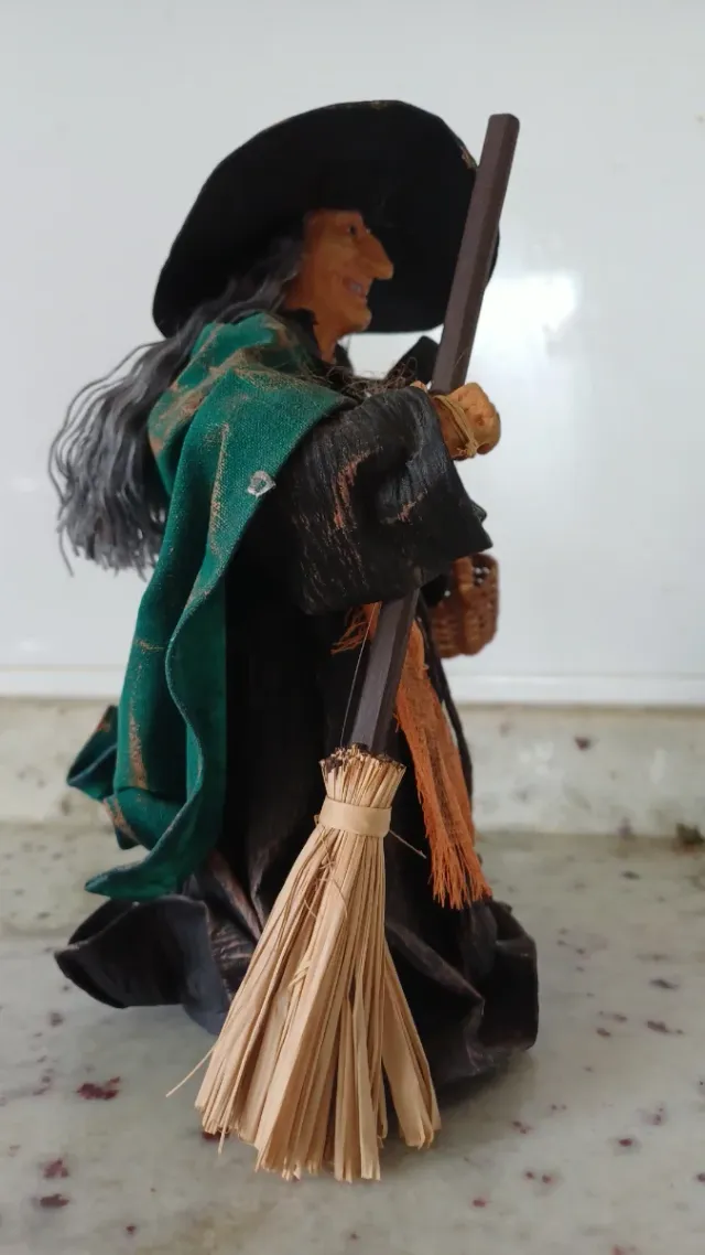 Brujita decorativa Halloween