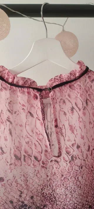 Blusa rosa con estampado