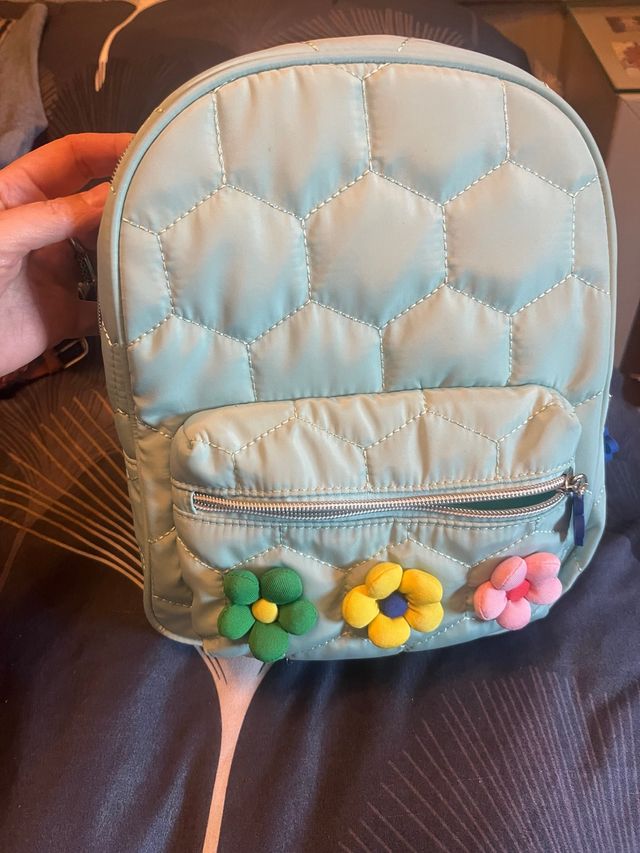 Mochila infantil con flores