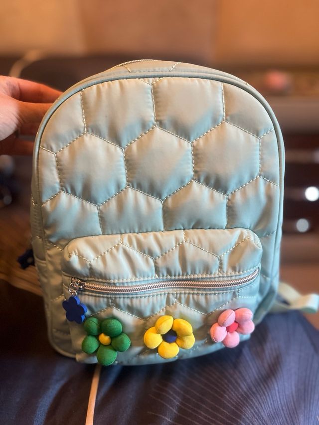 Mochila infantil con flores