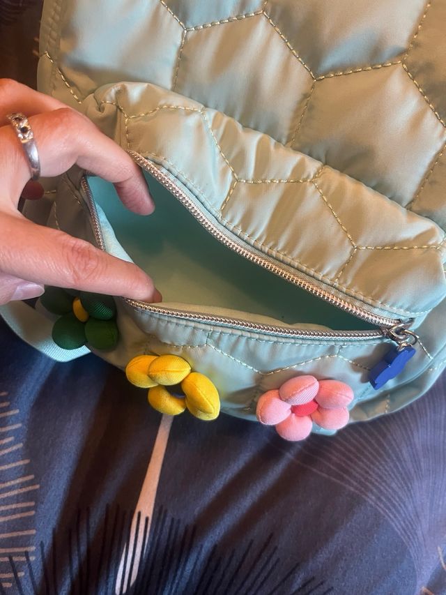 Mochila infantil con flores