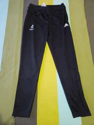 Pantalón Chándal Adidas Real Madrid Fundación.