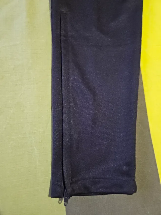 Pantalón Chándal Adidas Real Madrid Fundación.