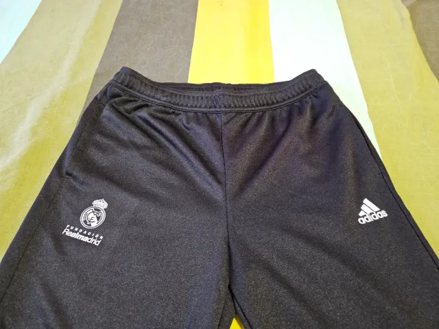 Pantalón Chándal Adidas Real Madrid Fundación.