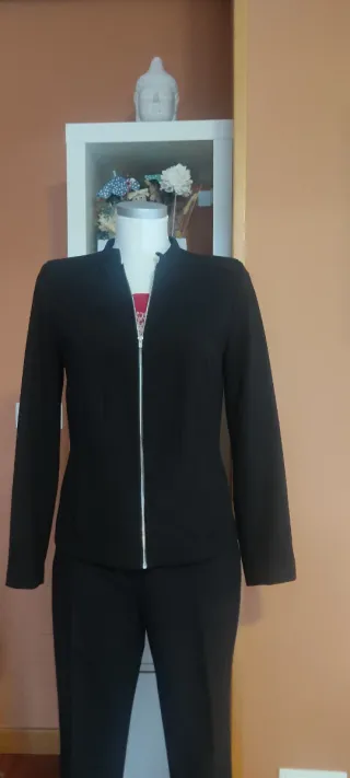 Traje de chaqueta y pantalón negro