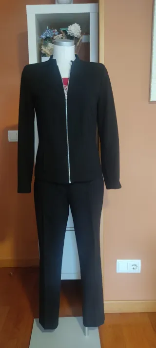 Traje de chaqueta y pantalón negro