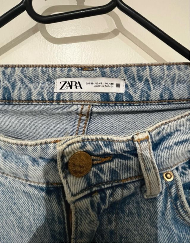 Jeans Zara a vita alta in stile mom fit blu chiaro