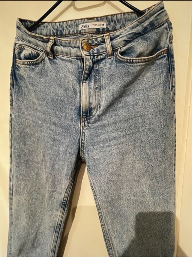 Jeans Zara a vita alta in stile mom fit blu chiaro