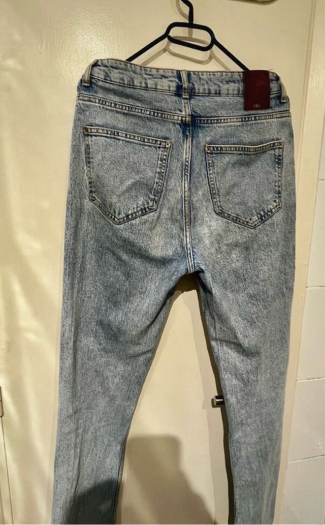 Jeans Zara a vita alta in stile mom fit blu chiaro