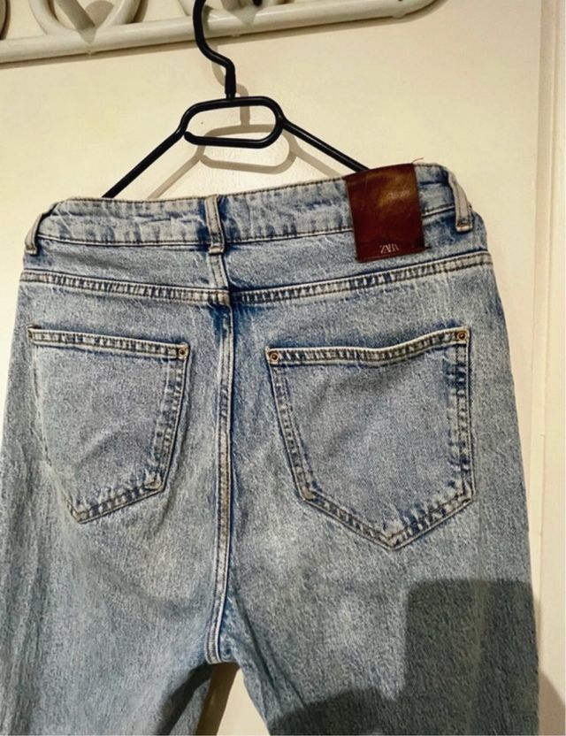 Jeans Zara a vita alta in stile mom fit blu chiaro