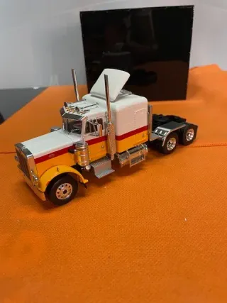 Camion in scala 1:43 Peterbilt 359 1970