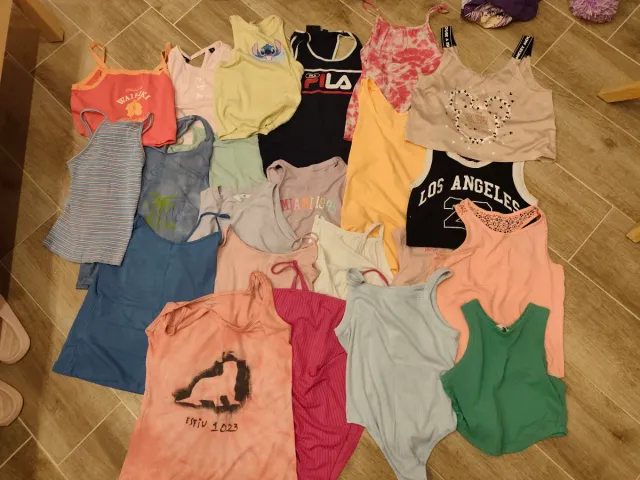 Lote camisetas tirantes niña. +20