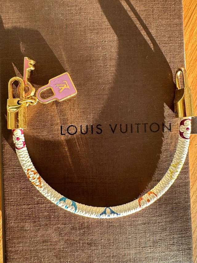 Pulsera Louis Vuitton Monogram con candado y llave