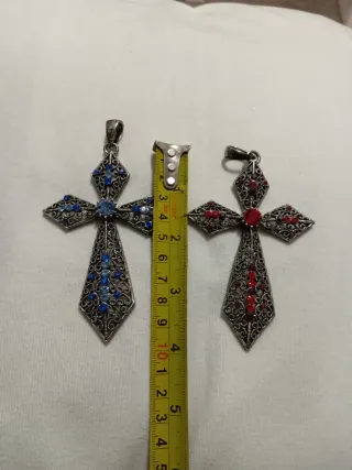 2 Colgantes Cruz Vintage Cristales Azules y Rojos