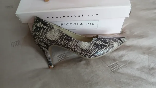 Zapatos salón mujer tacón bajo imitación serpiente