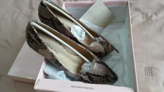 Zapatos salón mujer tacón bajo imitación serpiente