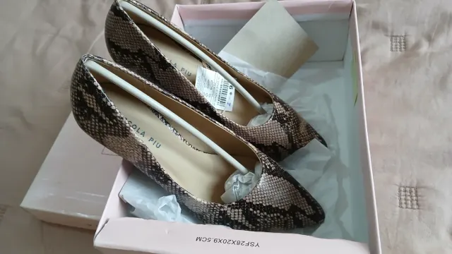 Zapatos salón mujer tacón bajo imitación serpiente